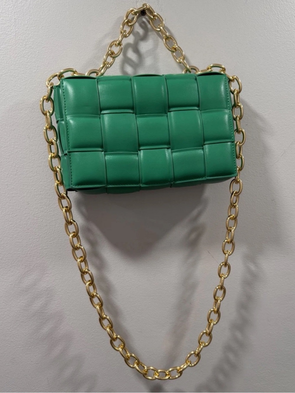 Francesca’s Green Woven faux Leather Shoulder Bag with Gold Chain